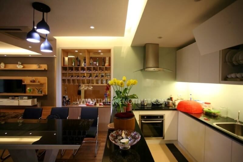 . Morehome sử dụng thiết kế kệ tủ đơn giản nhưng đa dụng, đảm bảo tính công năng mà không làm giảm diện tích sử dụng.